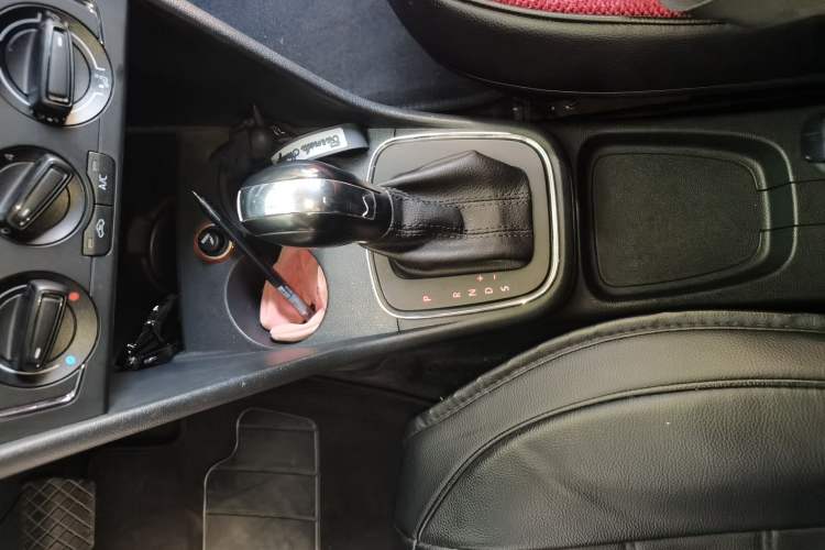 Used Volkswagen Polo 2016 1.6L Automatic Comfort Model Gear Lever