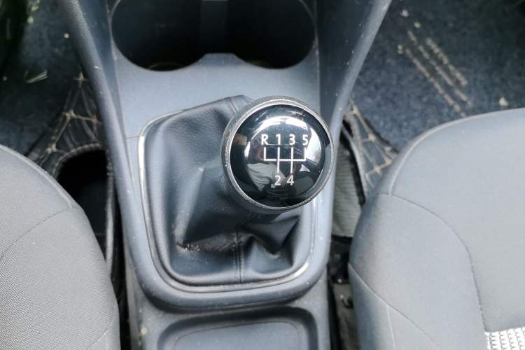 Used Volkswagen Polo 2016 1.4L Manual Fashion Model Gear Lever