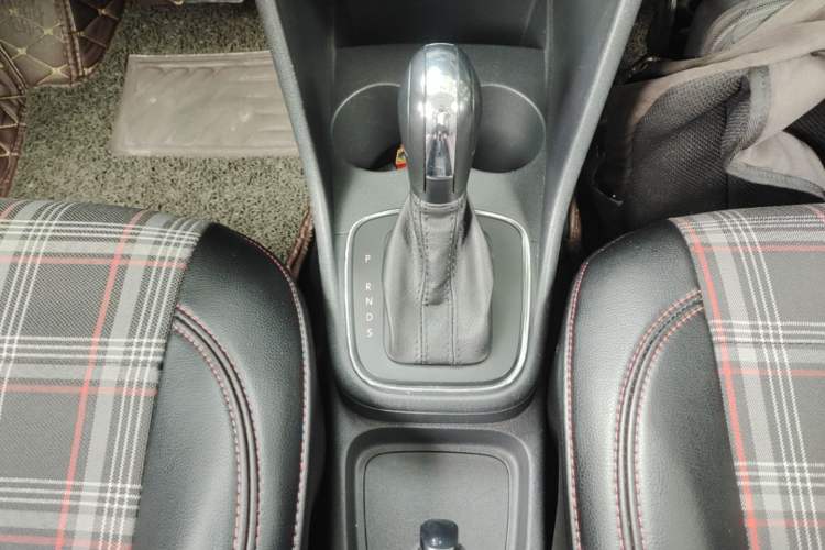 Used Volkswagen Polo 2016 1.4L Automatic Trendy Model Gear Lever
