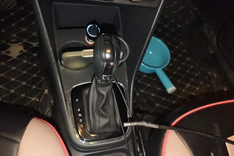 Used Volkswagen Polo 2016 1.6L Automatic Comfort Model Gear Lever