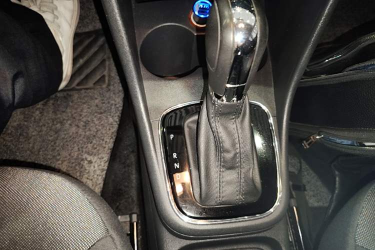 Used Volkswagen Polo 2016 1.6L Automatic Comfort Model Gear Lever