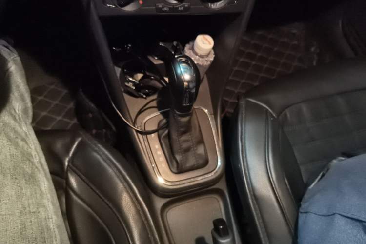 Used Volkswagen Polo 2016 1.4L Automatic Trendy Model Gear Lever