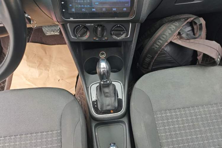 Used Volkswagen Polo 2016 1.6L Automatic Comfort Model Gear Lever
