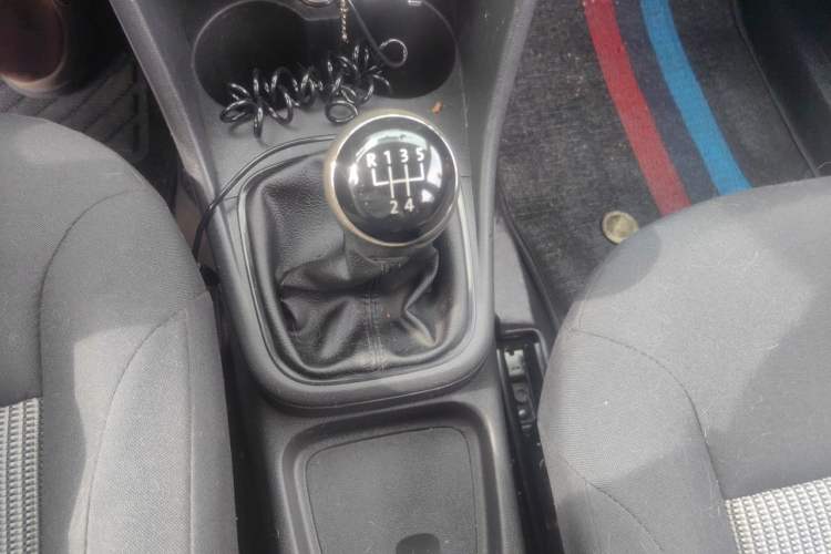 Used Volkswagen Polo 2016 1.4L Manual Fashion Model Gear Lever