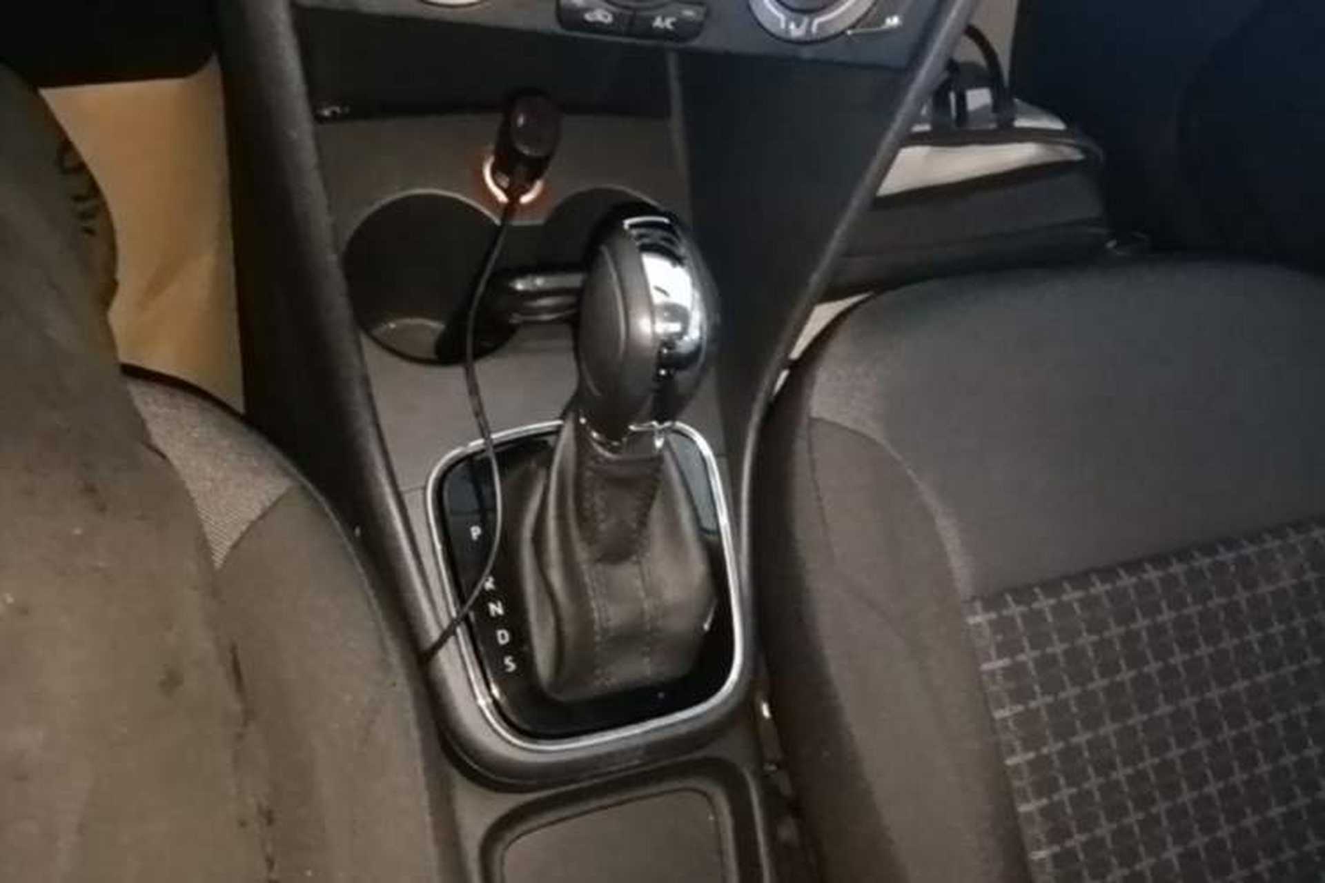 Used Volkswagen Polo 2016 1.6L Automatic Comfort Model Gear Lever