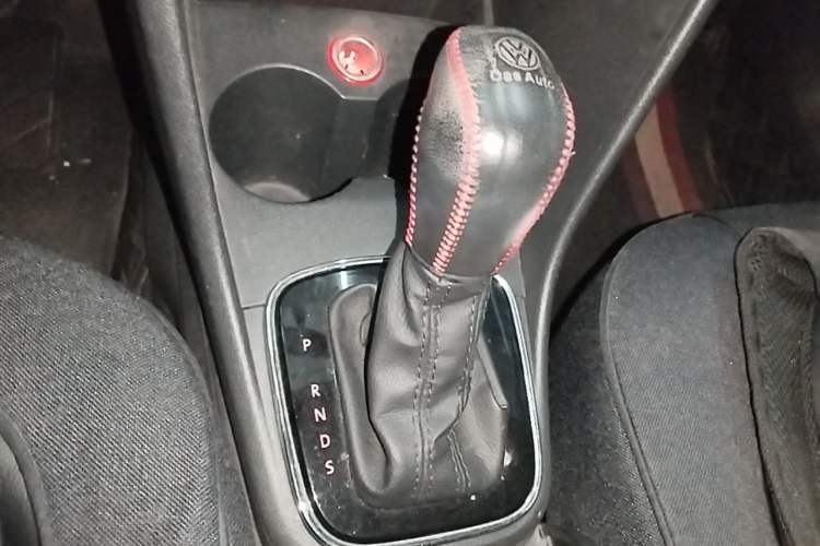 Used Volkswagen Polo 2016 1.6L Automatic Comfort Model Gear Lever