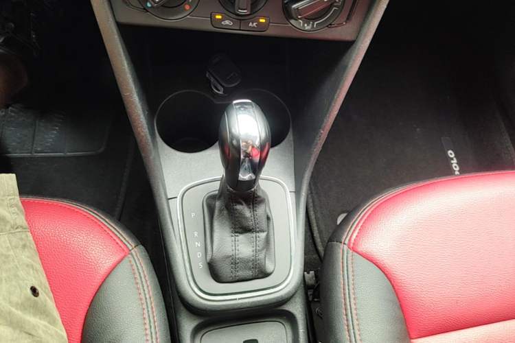 Used Volkswagen Polo 2016 1.4L Automatic Trendy Model Gear Lever
