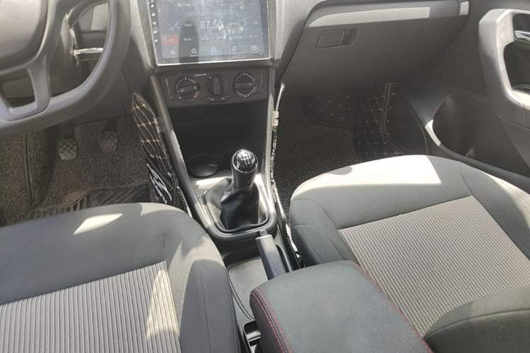 Used Volkswagen Polo 2016 1.4L Manual Fashion Model Gear Lever