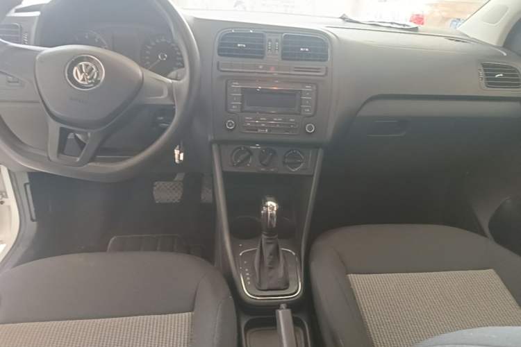 Used Volkswagen Polo 2016 1.4L Automatic Trendy Model Gear Lever