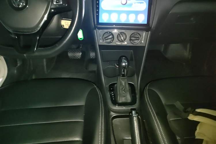 Used Volkswagen Polo 2016 1.6L Automatic Comfort Model Gear Lever