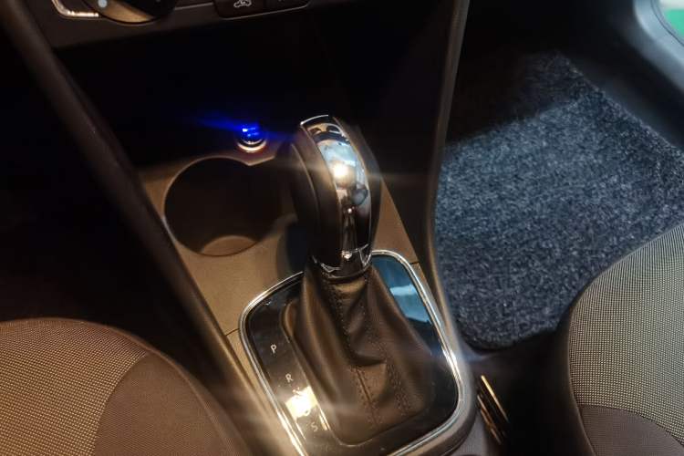 Used Volkswagen Polo 2016 1.6L Automatic Comfort Model Gear Lever