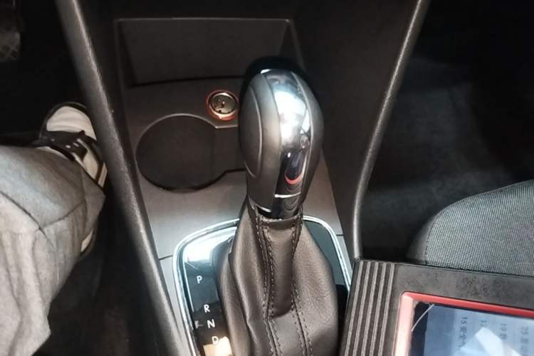 Used Volkswagen Polo 2016 1.6L Automatic Comfort Model Gear Lever