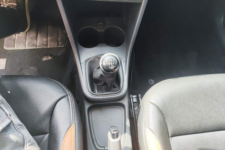 Used Volkswagen Polo 2016 1.4L Manual Fashion Model Gear Lever