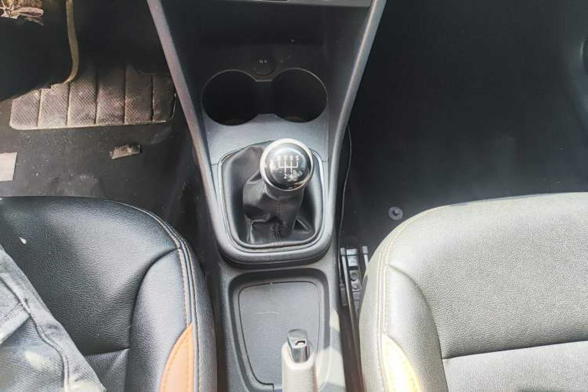 Used Volkswagen Polo 2016 1.4L Manual Fashion Model Gear Lever