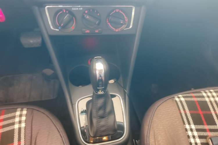 Used Volkswagen Polo 2016 1.6L Automatic Comfort Model Gear Lever