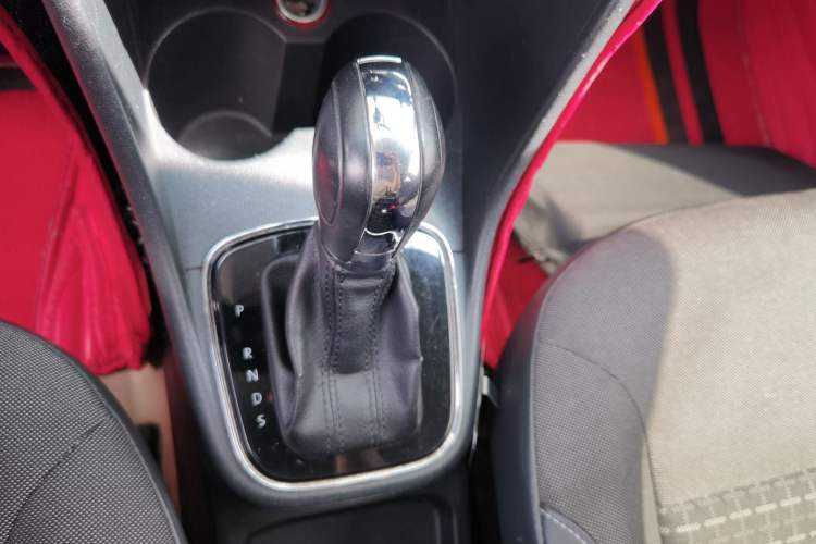 Used Volkswagen Polo 2016 1.6L Automatic Comfort Model Gear Lever