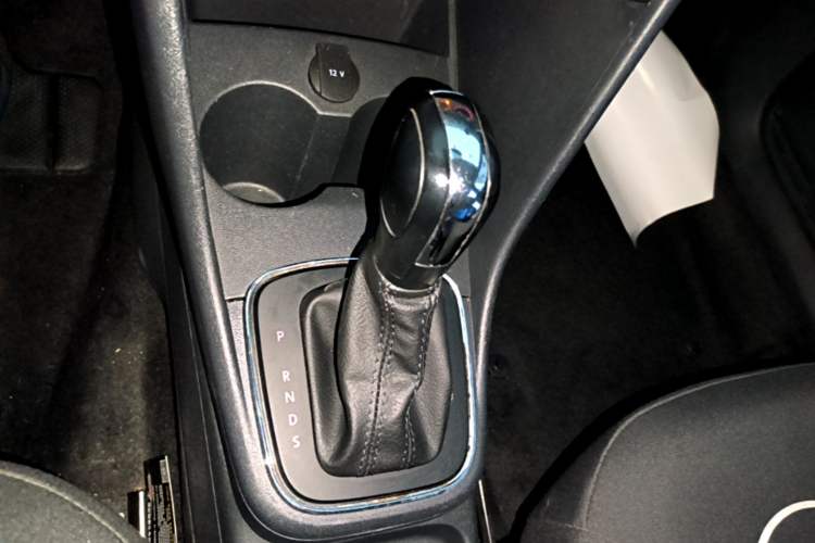 Used Volkswagen Polo 2016 1.4L Automatic Trendy Model Gear Lever