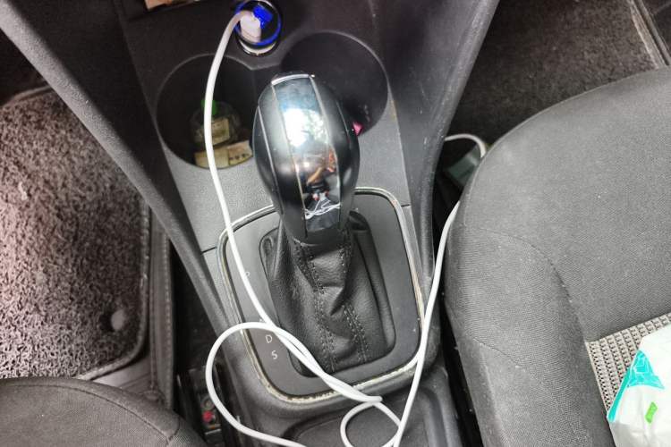 Used Volkswagen Polo 2016 1.4L Automatic Trendy Model Gear Lever