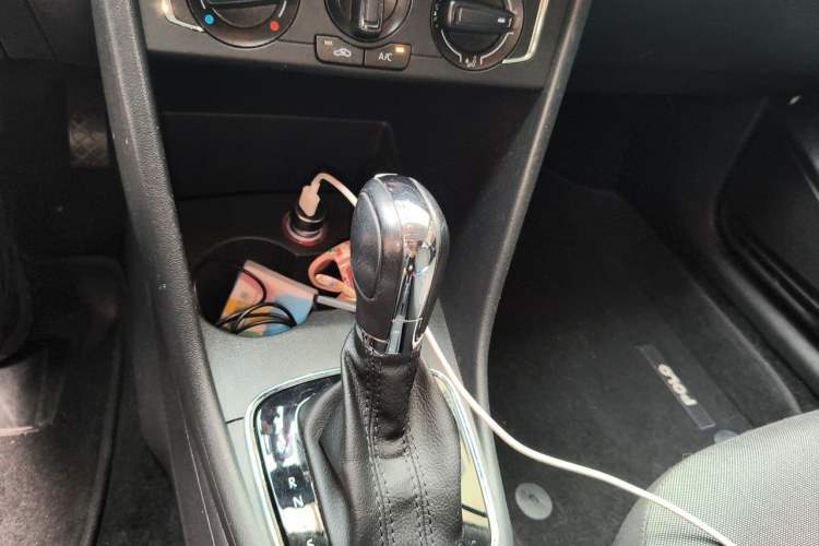 Used Volkswagen Polo 2016 1.6L Automatic Comfort Model Gear Lever