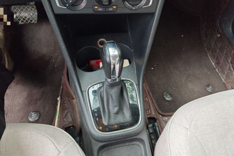 Used Volkswagen Polo 2016 1.6L Automatic Comfort Model Gear Lever