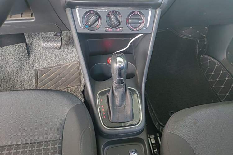 Used Volkswagen Polo 2016 1.6L Automatic Comfort Model Gear Lever