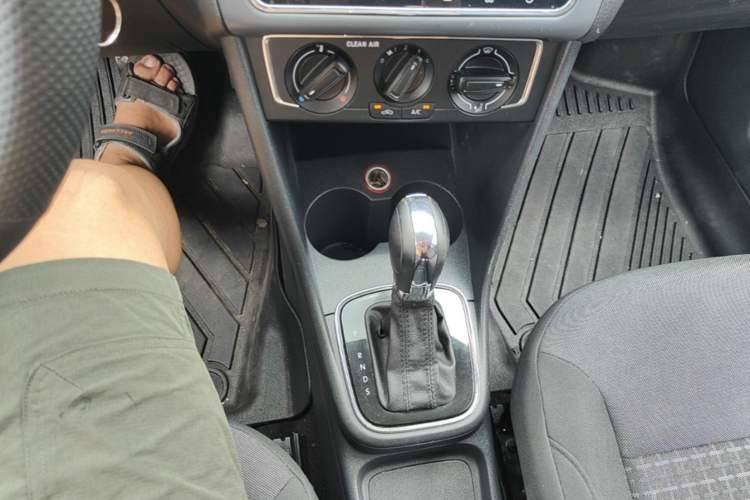 Used Volkswagen Polo 2016 1.6L Automatic Comfort Model Gear Lever
