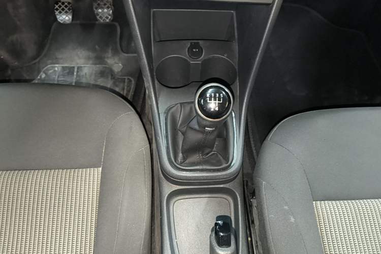 Used Volkswagen Polo 2016 1.4L Manual Fashion Model Gear Lever