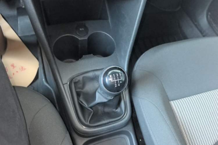 Used Volkswagen Polo 2016 1.4L Manual Fashion Model Gear Lever