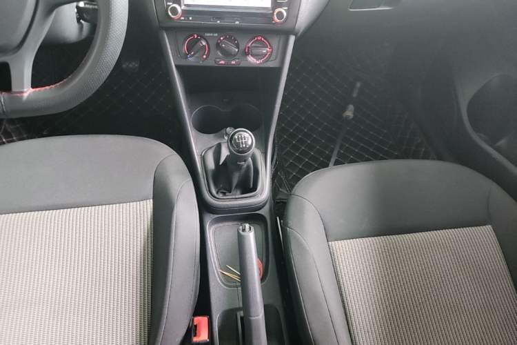 Used Volkswagen Polo 2016 1.4L Manual Fashion Model Gear Lever