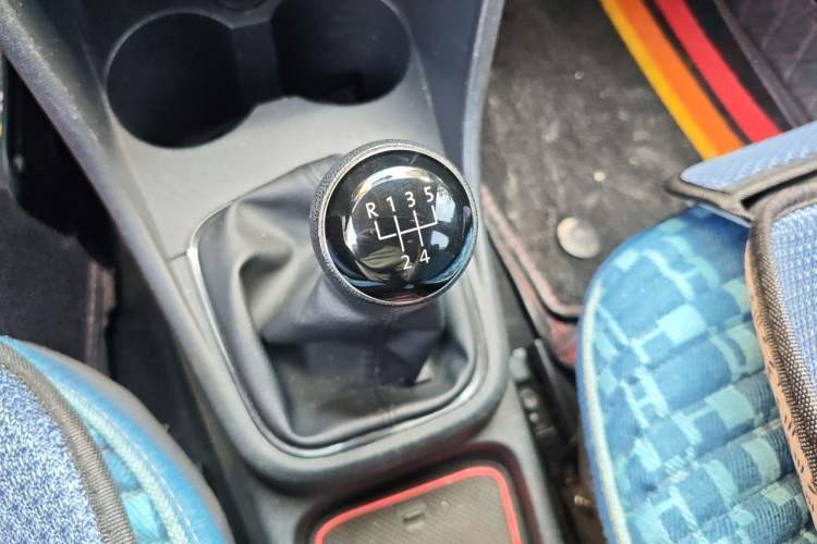 Used Volkswagen Polo 2016 1.4L Manual Fashion Model Gear Lever