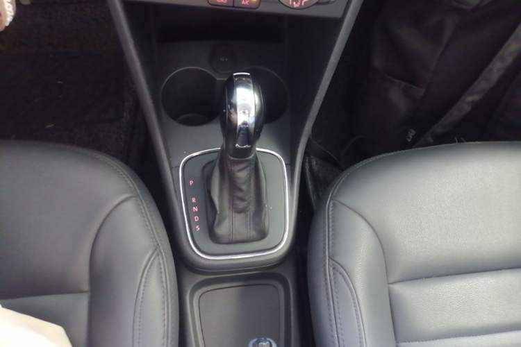 Used Volkswagen Polo 2016 1.4L Automatic Trendy Model Gear Lever