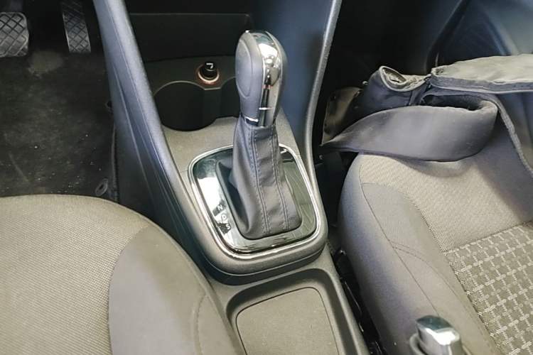 Used Volkswagen Polo 2016 1.6L Automatic Comfort Model Gear Lever