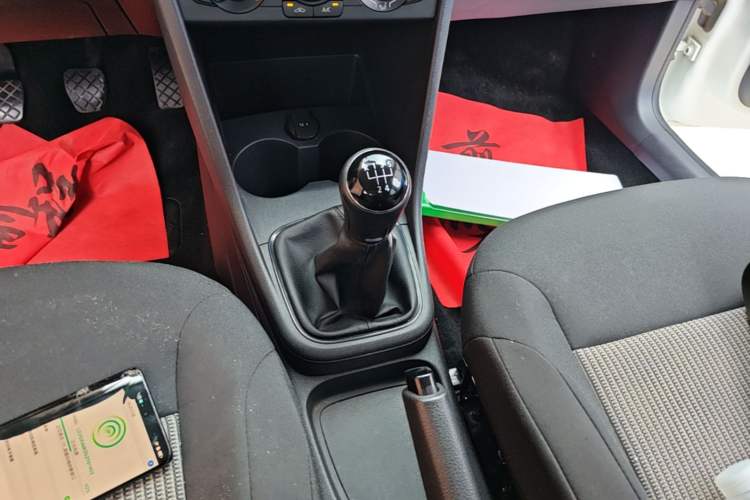 Used Volkswagen Polo 2016 1.4L Manual Fashion Model Gear Lever