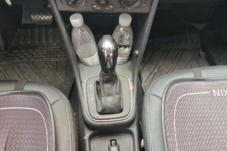 Used Volkswagen Polo 2016 1.4L Automatic Trendy Model Gear Lever
