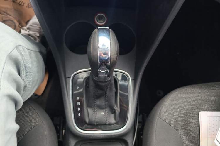 Used Volkswagen Polo 2016 1.6L Automatic Comfort Model Gear Lever