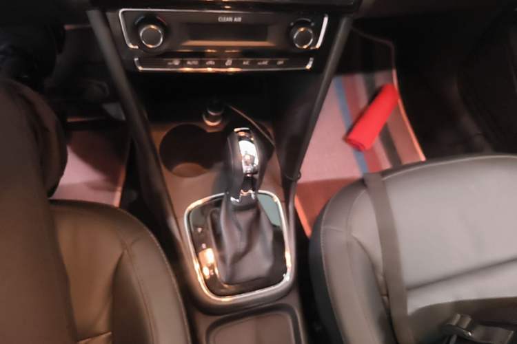 Used Volkswagen Polo 2016 1.6L Automatic Luxury Model Gear Lever