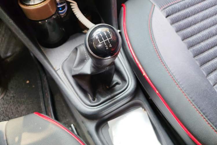 Used Volkswagen Polo 2016 1.4L Manual Fashion Model Gear Lever