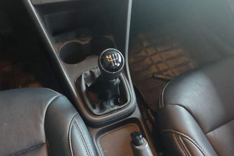 Used Volkswagen Polo 2016 1.4L Manual Fashion Model Gear Lever