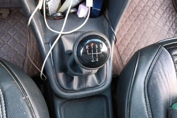 Used Volkswagen Polo 2016 1.4L Manual Fashion Model Gear Lever