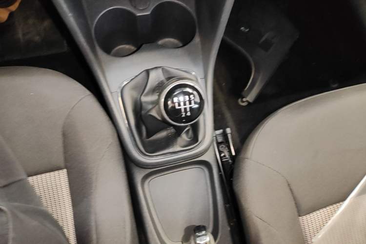 Used Volkswagen Polo 2016 1.4L Manual Fashion Model Gear Lever