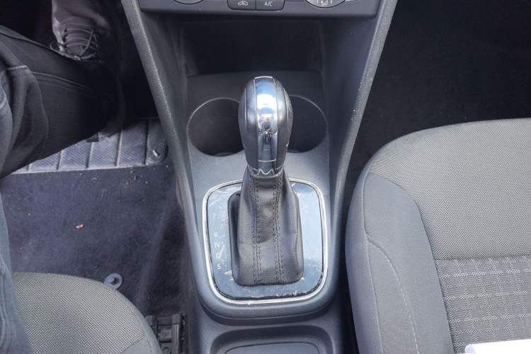 Used Volkswagen Polo 2016 1.6L Automatic Comfort Model Gear Lever