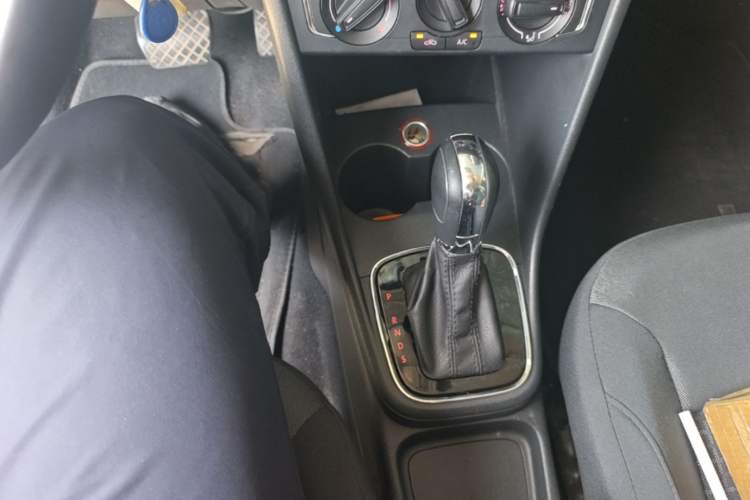 Used Volkswagen Polo 2016 1.6L Automatic Comfort Model Gear Lever
