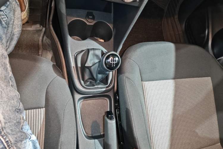 Used Volkswagen Polo 2016 1.4L Manual Fashion Model Gear Lever