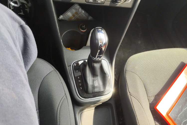 Used Volkswagen Polo 2016 1.6L Automatic Comfort Model Gear Lever