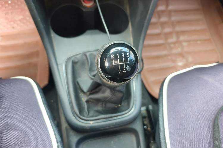 Used Volkswagen Polo 2016 1.4L Manual Fashion Model Gear Lever