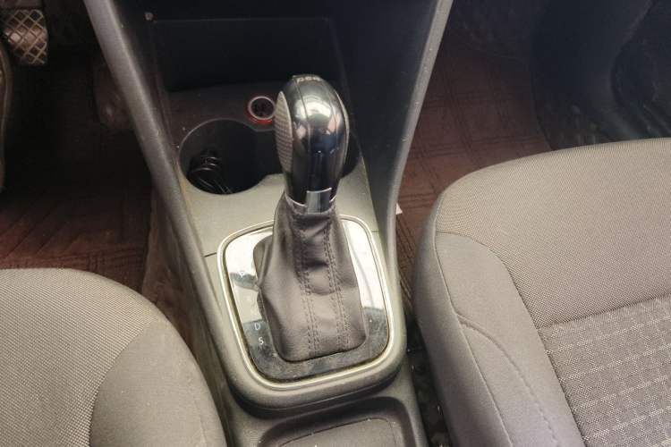 Used Volkswagen Polo 2016 1.6L Automatic Comfort Model Gear Lever