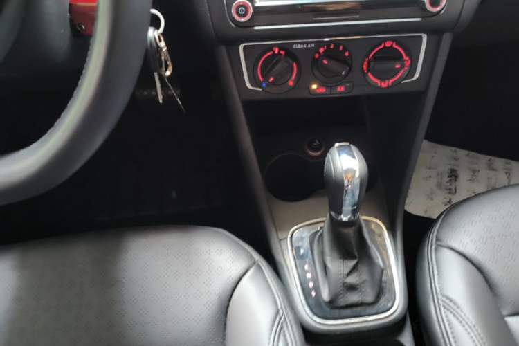 Used Volkswagen Polo 2016 1.6L Automatic Comfort Model Gear Lever