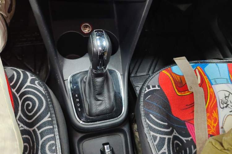Used Volkswagen Polo 2016 1.6L Automatic Comfort Model Gear Lever