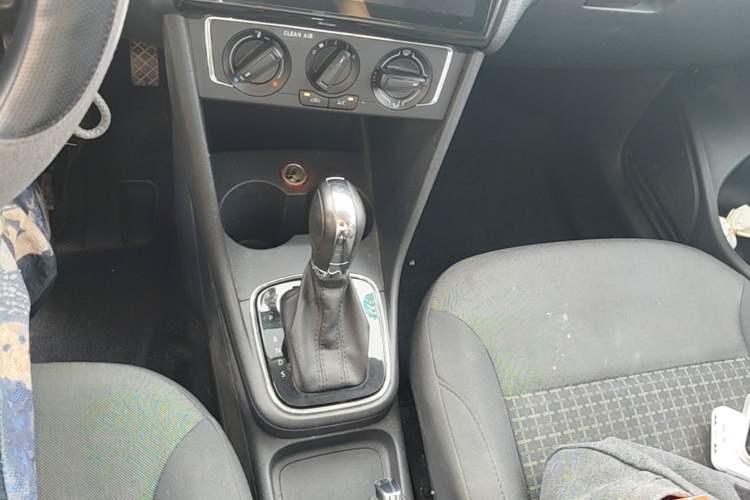 Used Volkswagen Polo 2016 1.6L Automatic Comfort Model Gear Lever