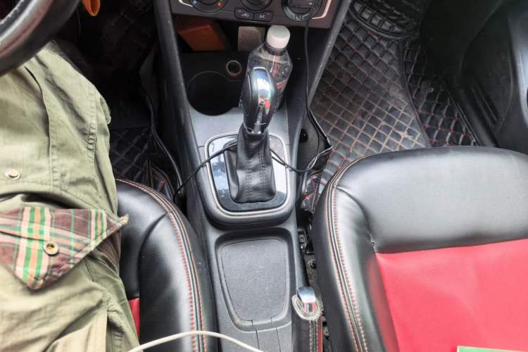 Used Volkswagen Polo 2016 1.6L Automatic Comfort Model Gear Lever